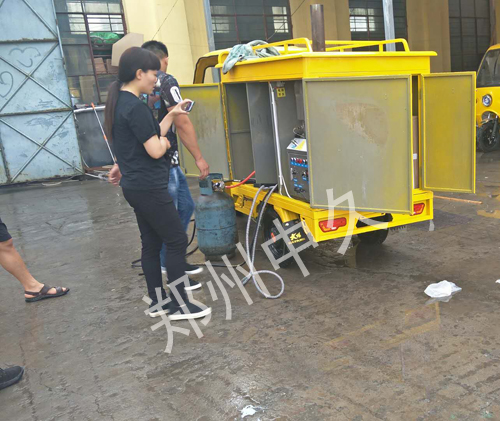 鄭州物業公司來我廠考察三輪上門洗車機 鄭州物業公司來我廠考察三輪上門洗車機